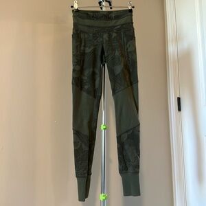 Athleta Excursion Athletic Legging Green XXS Pockets